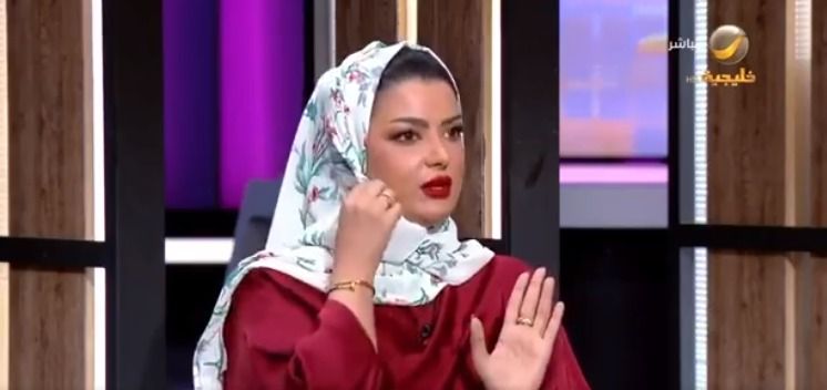 مضيفة طيران سعودية: عمليات التجميل من الممنوعات علينا .. فيديو