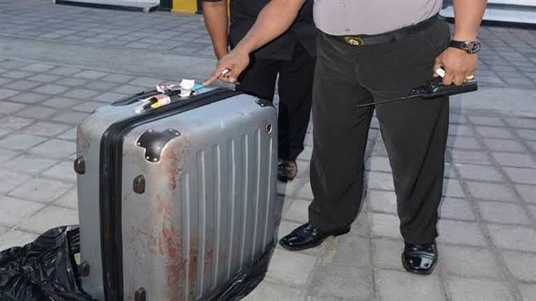 اصطحبته أشلاء في حقيبتها.. سيدة أعمال تقطع ابنها داخل فندق