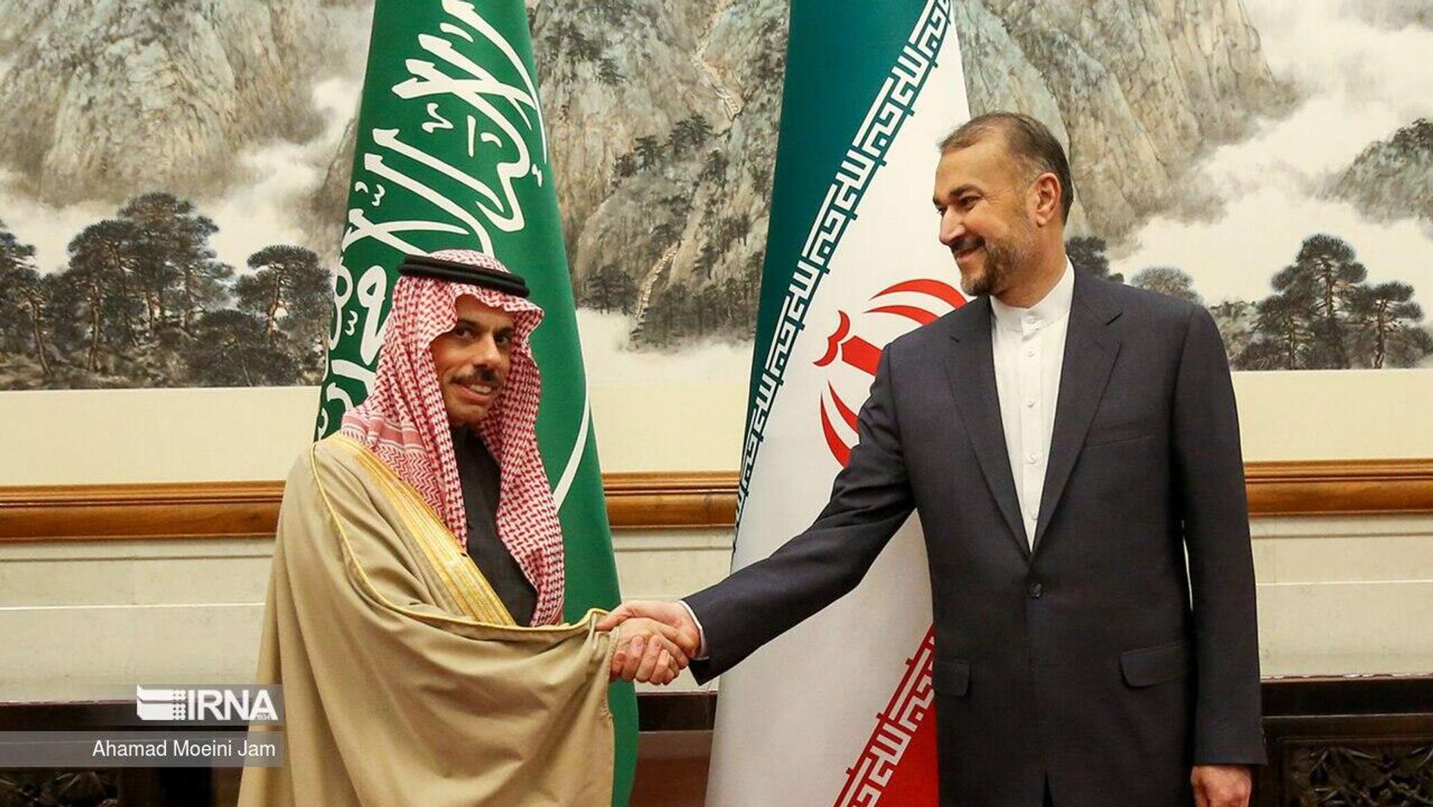 وزيرا خارجية السعودية وإيران يبحثان هاتفيا العلاقات الثنائية والوضع في غزة