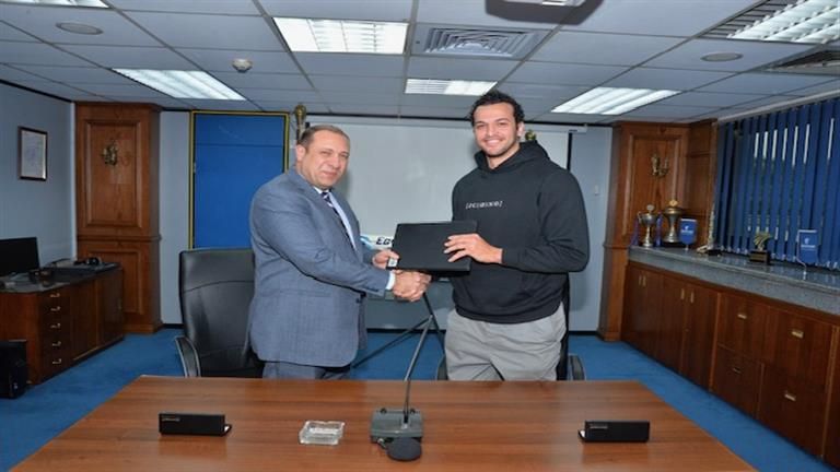 "مصر الطيران" الناقل الرسمي لنجمي كرة اليد أحمد الأحمر وإبراهيم المصري