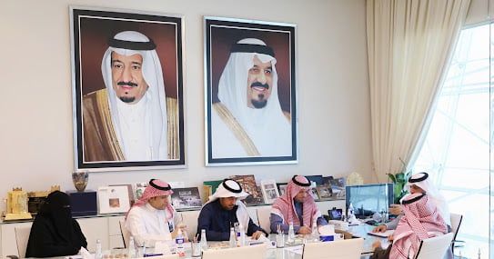 مجلس أمناء جائزة "فيصل بن بندر" للتميز يناقش تطوير معايير جودتها في دورتها الثانية