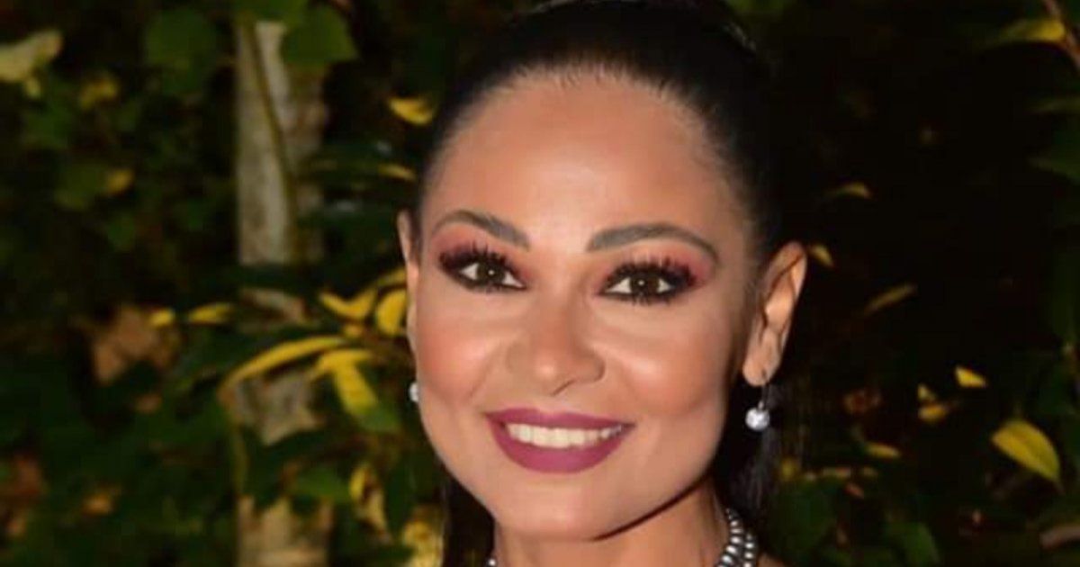 بالصورة - برناديت حديب تروج لأحدث أعمالها المسرحية