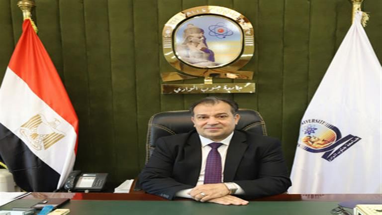 بلاغ ضد سيدة دفعت رشوة لإنجاح ابنها الراسب في كلية الطب بجامعة جنوب الوادي