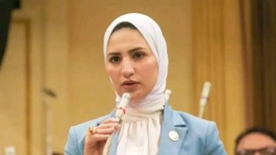 تراند اليوم : ‏«ضبطوها متلبسة بالغش فضربتهم».. نائبة مصرية تعتدي على المعلمين داخل لجنة الاختبار