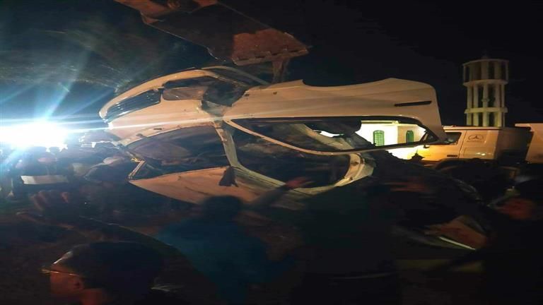 المقطورة طلعت على الميكروباص.. لقطات مروعة لحادث صحراوي البحيرة-(صور)