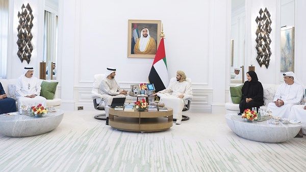 حمدان بن زايد يطلع على مشاريع قطاع الطاقة والمياه بمنطقة الظفرة