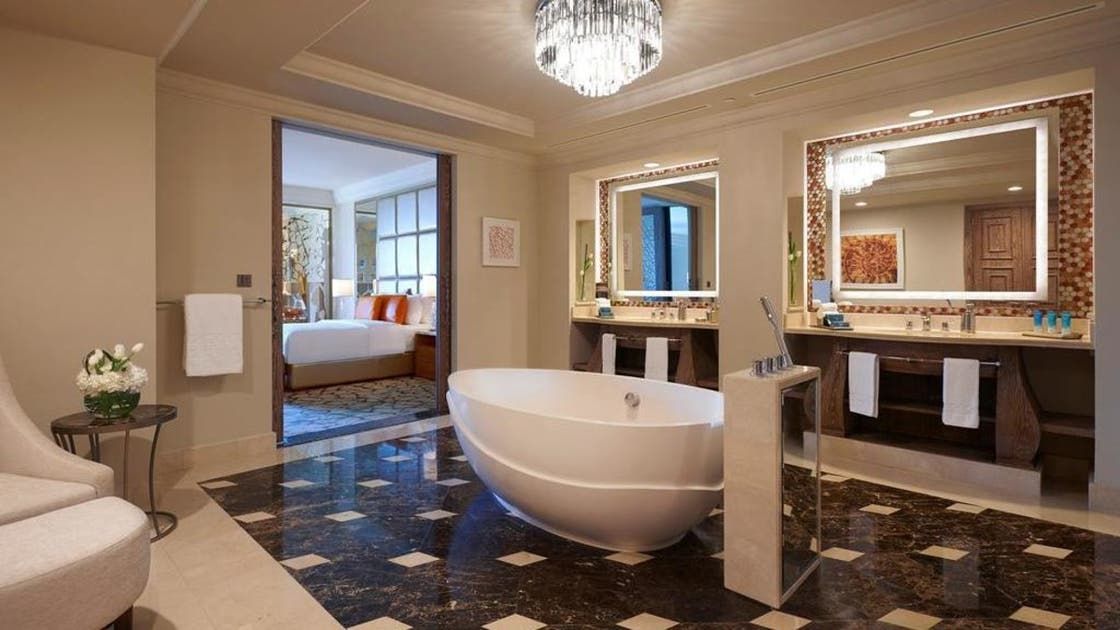 الخليج اليوم .. نمو إيرادات الفنادق الإماراتية 27% إلى 32.2 مليار درهم