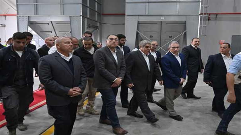 رئيس الوزراء يتفقد مصنع "هيما فوم" لتصنيع البلاستيك بالمنطقة الاقتصادية لقناة السويس