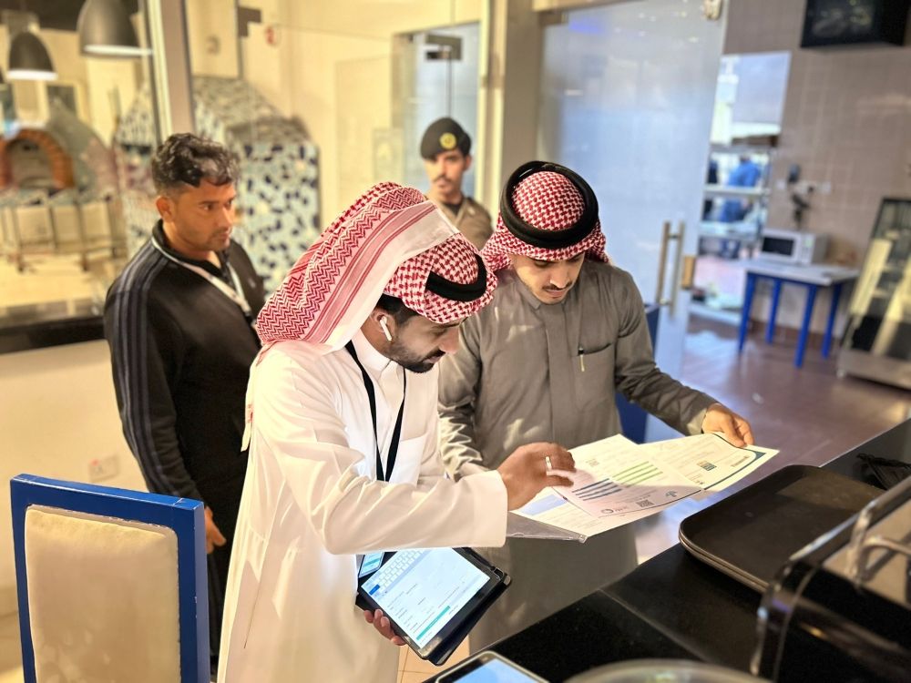 رصد 8 مخالفات في منتجعات شاطئ نصف القمر