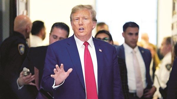 ترامب يندد بـ«تدخل سياسي» خلال محاكمته في نيويورك