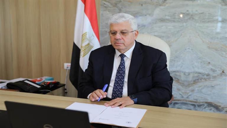 وزير التعليم العالي يُكرم طلاب الجامعات الفائزين في مسابقة "معًا"