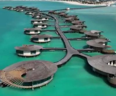 تراند اليوم : شاهد.. أحدث أعمال تركيب "الفلل العائمة" بمشروع البحر الأحمر