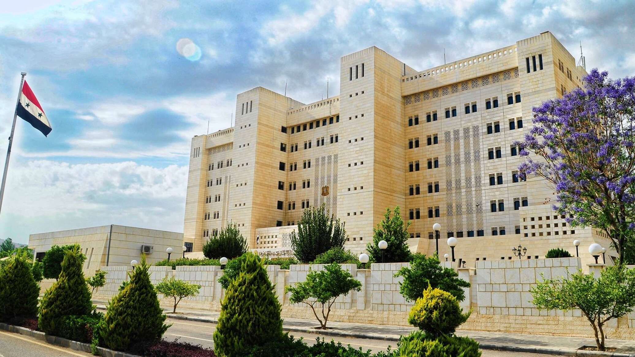 سوريا تدين الغارات الجوية الأمريكية والبريطانية على اليمن