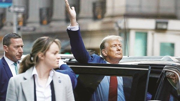 ترقب للمفاجآت في سباق الترشح للبيت الأبيض