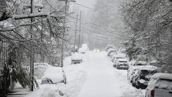 عاصفة تجتاح الغرب الأوسط الأميركي وتقطع الكهرباء عن الآلاف