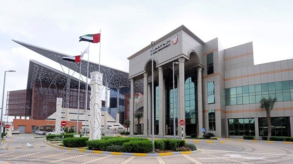 "قضاء أبوظبي" يدين مواطناً وزوجته و 16 متهماً من جنسيات مختلفة بالسجن لمدد 66 سنة وغرامة ورد 52 مليوناً