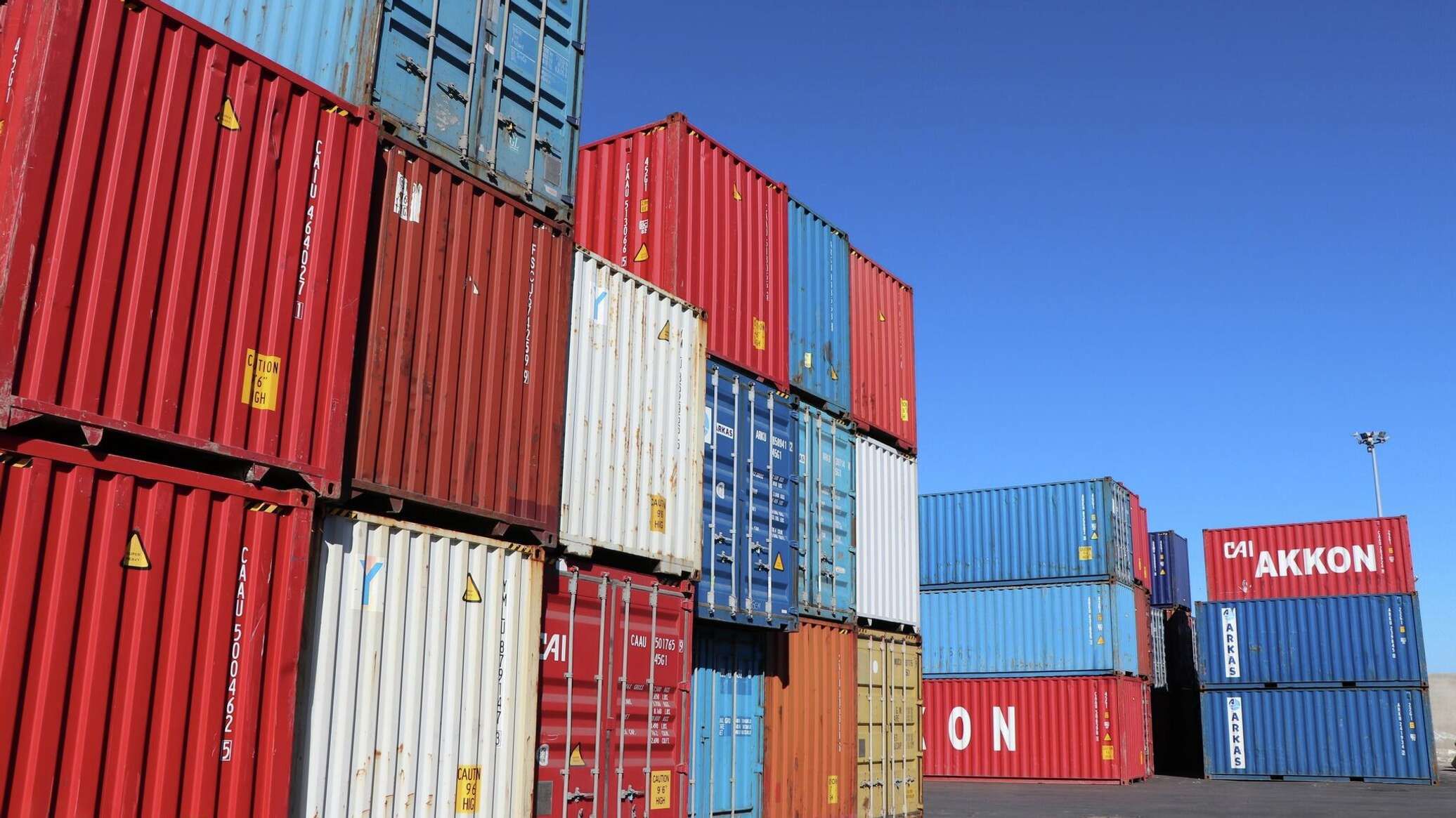 توترات البحر الأحمر تحدث قفزة في أسعار شحن الحاويات والوقود