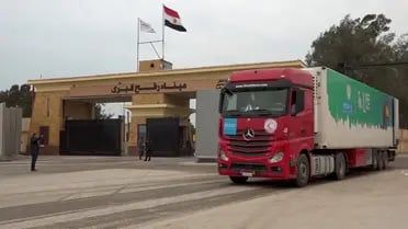 مسؤول مصري: معبر رفح مفتوح وتكدس الشاحنات بسبب عرقلة إسرائيل دخولها غزة