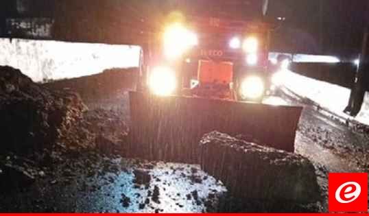 الدفاع المدني: جرف أتربة وصخور على اوتوستراد المتن السريع