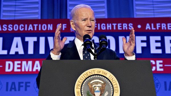 بايدن : واشنطن سترد إذا واصل الحوثيون مهاجمة السفن في البحر الأحمر