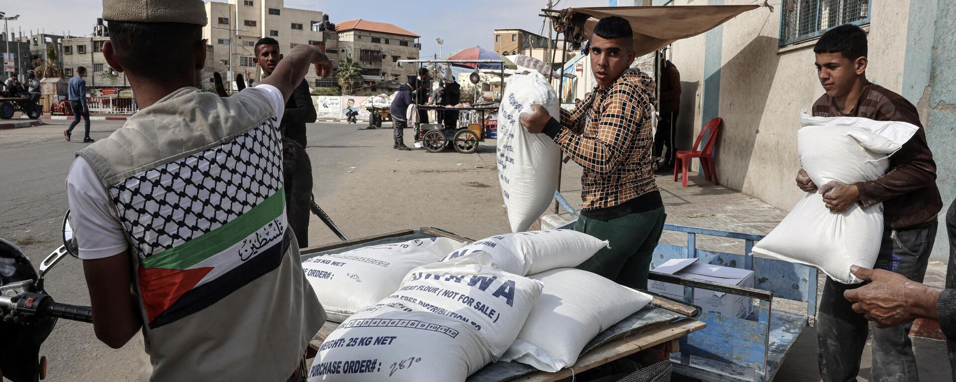 الخارجية البريطانية: نرفض أي اقتراح بإعادة توطين الفلسطينيين خارج غزة