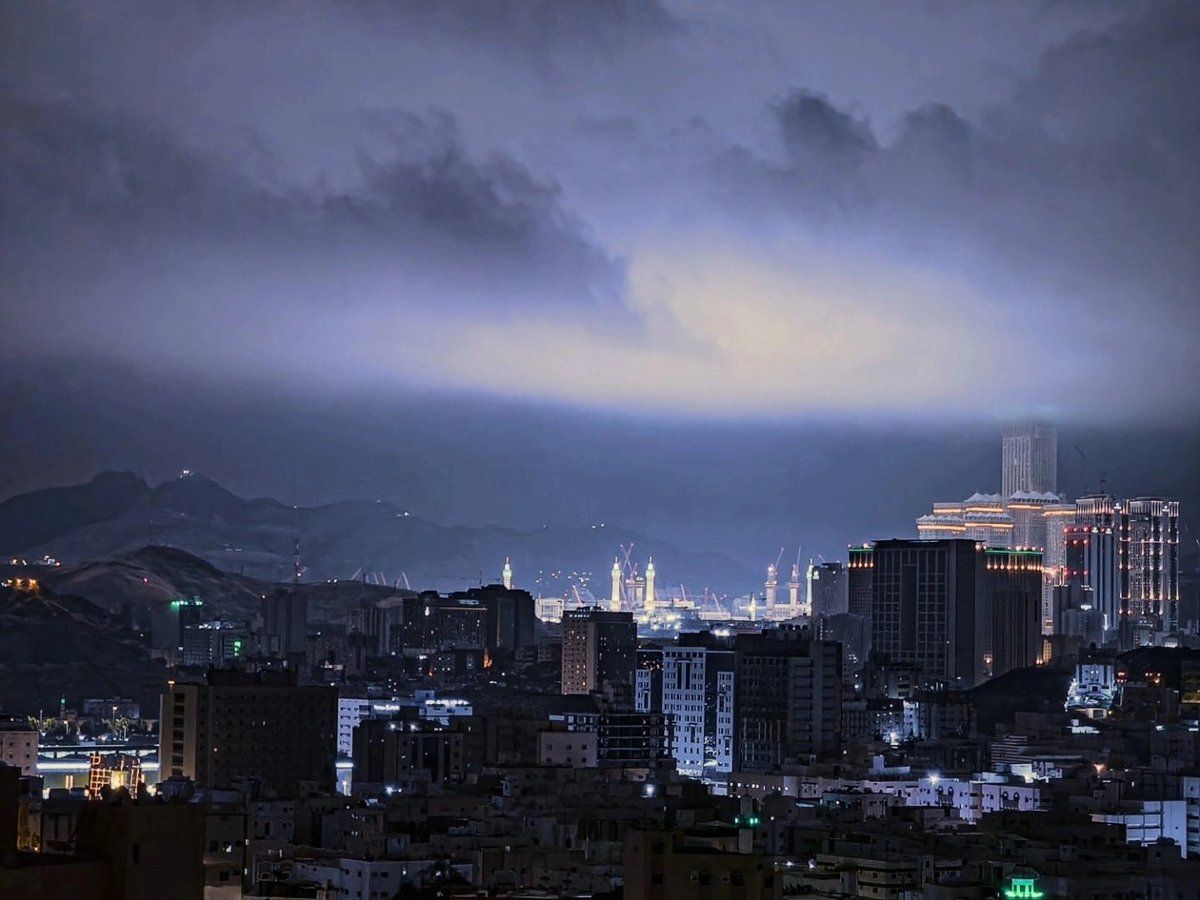 ضبابٌ كثيفٌ بمكة المكرّمة والشرقية.. و"الأرصاد" يتفاعل بإنذار أحمر