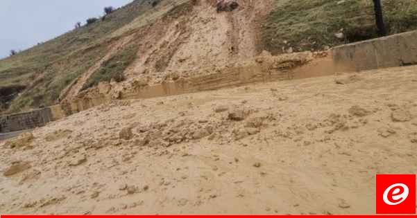 التحكم المروري: قطع السير على طريق عام ضهر البيدر بسبب انهيار الاتربة