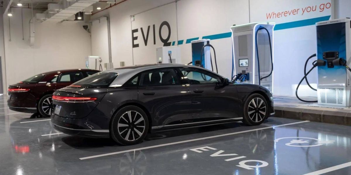 eviq تؤسس محطات شحن سريع للمركبات الكهربائية في مجمعات روشن