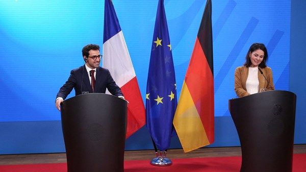 باريس وبرلين تدليان بتصريحات بشأن دعم أوكرانيا