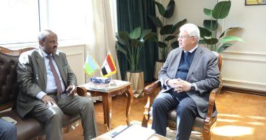 وزير التعليم العالى يستعرض المبادرة المصرية للمنح الدراسية للطلاب الوافدين