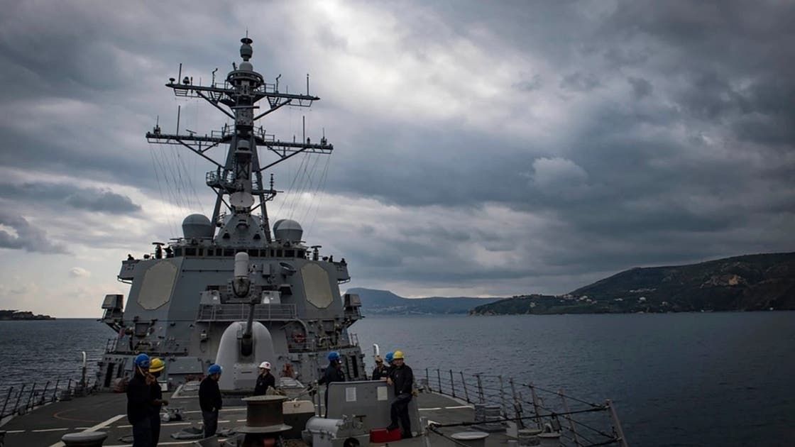 الخليج اليوم .. تغريدة غريبة تنصح السفن.. كيف تتجنبون هجمات الحوثي بحراً؟!