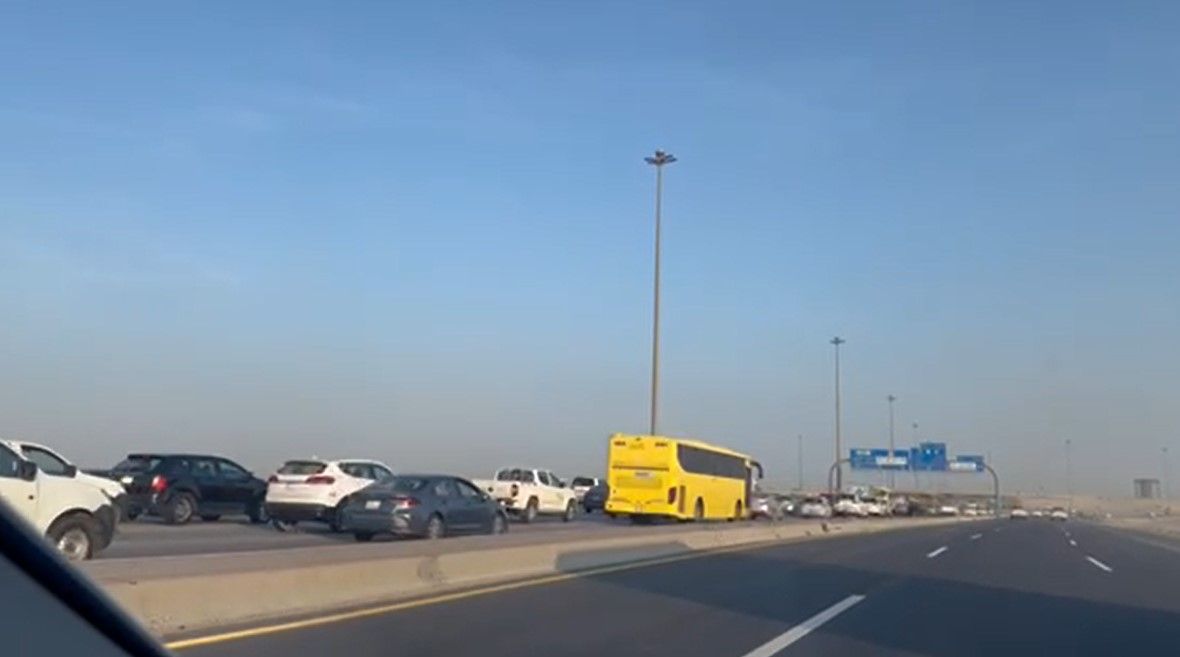 شاهد.. اختناقات بطرق الدمام مع عودة المدارس ومطالبات بمنع جزئي للشاحنات