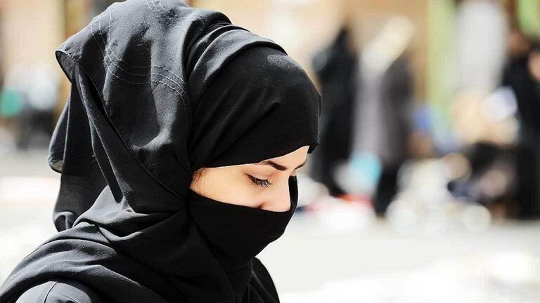 فتاة سعودية بعمر الزهورأصيبت بالسحر الأسود بسبب جمالها الشديد وبعد 17عاماً حدثت المعجزة!