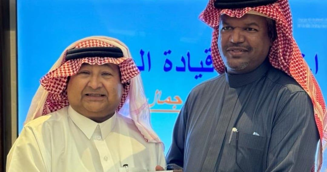 الإعلامي "العلي" يكرم رئيس الرقباء "راشد الدوسري" بمناسبة تقاعده