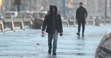 خلى بالك من بلل ملابسك فى المطر حتى لاتصاب بالمرض