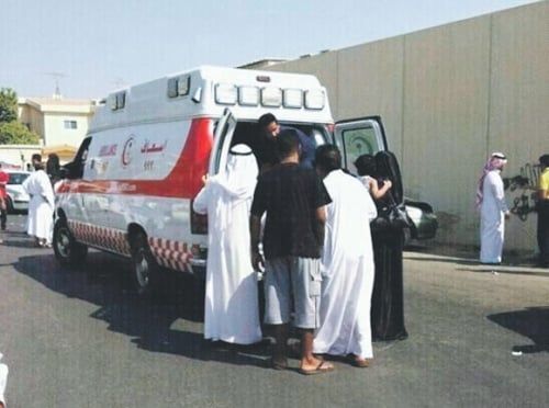 طالب يسقط من سطح مدرسته في مكة.. والكشف عن حالته الصحية