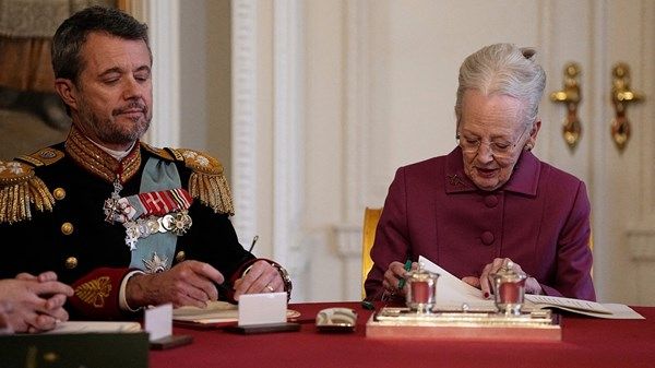 ملكة الدنمارك توقّع إعلان تنحيها عن العرش