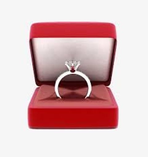 استدعاء أسرة فتاة ألقت نفسها من الطابق السادس لرفض والدها خطبتها