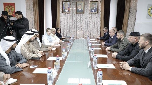 جامعة محمد بن زايد للعلوم الإنسانية تبحث تعزيز التعاون التعليمي مع الشيشان