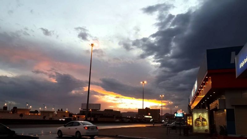 سماء غائمة بمعظم المناطق وضباب على الجوف والشمالية ومكة