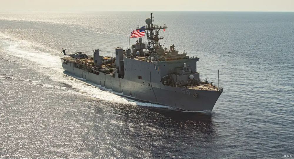 بريطانيا: صاروخ أصاب سفينة أميركية قبالة سواحل اليمن