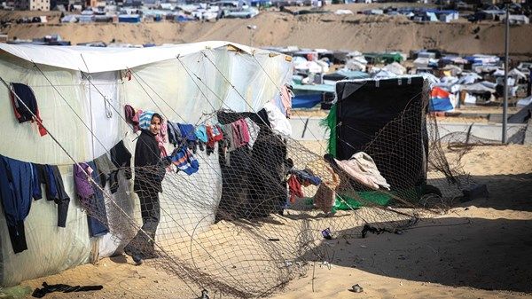 الأمطار الغزيرة تغرق العشرات من مراكز الإيواء في غزة