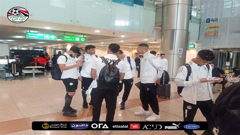 بعثة المنتخب الأوليمبي تغادر إلى الإمارات (صور)