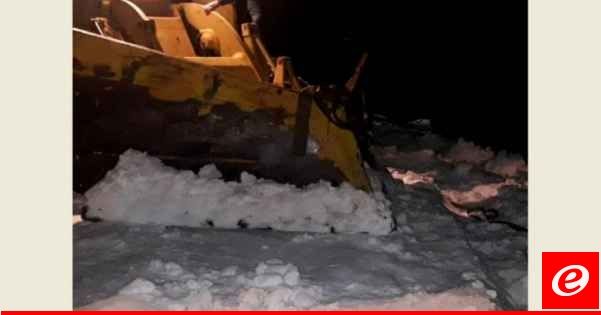 وزارة الأشغال أنقذت 3 اشخاص حاصرت الثلوج سيارتهم في أعالي عكار