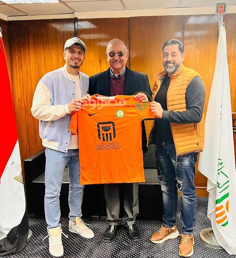 انتقال مدافع الفريق الأول بالزمالك إلى البنك الأهلي.. رسميًا (صورة)