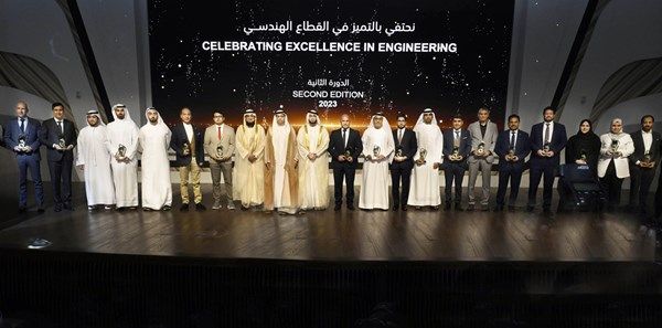 راشد بن حمدان آل مكتوم يكرم الفائزين بجائزة "التميز والإبداع الهندسي"