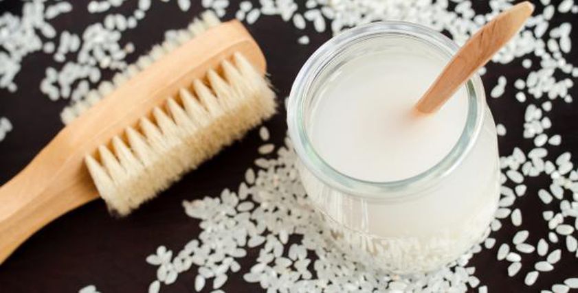 خبيرة تجميل: الأزر المطحون يعمل على تنعيم وفرد الشعر من أول مرة