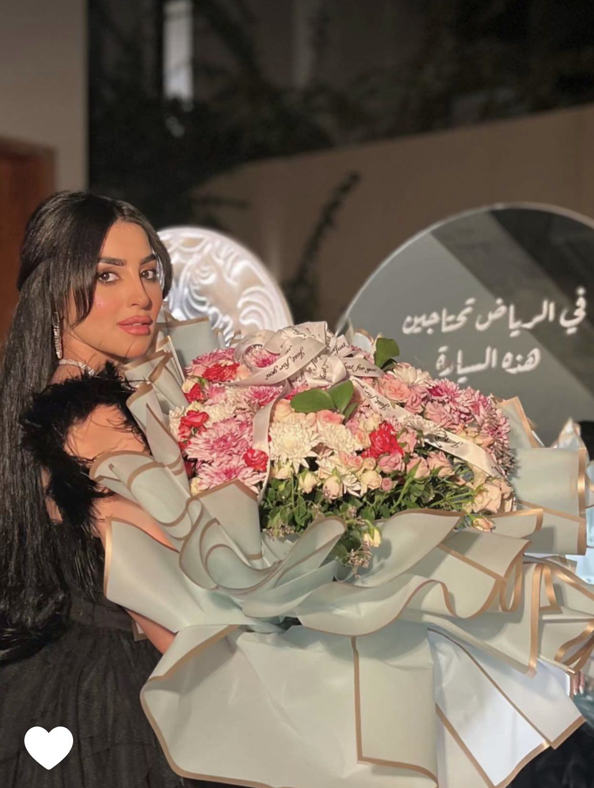 شاهد المهرة البحرينية تتلقى هدية فخمة خلال تواجدها في الرياض