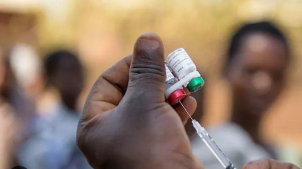 بنين تتلقى أولى جرعاتها من اللقاح المضاد للملاريا