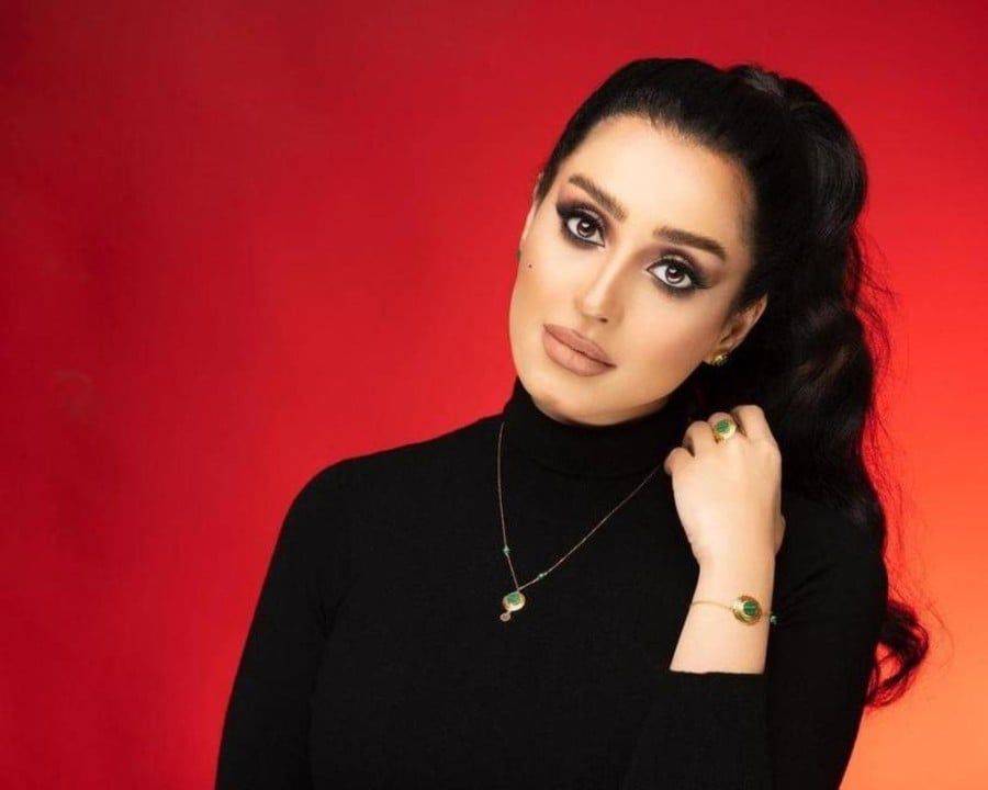 شاهد المهرة البحرينية تتلقى هدية فخمة خلال تواجدها في الرياض